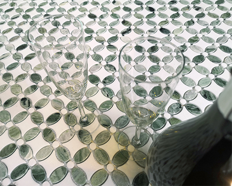 Mosaico de mármol natural verde: el arte de la piedra, lleno de verdor
    